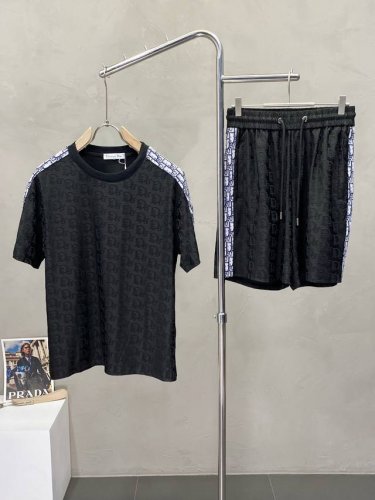 dior迪奥独家专供春夏新款专柜同款套装，透气舒适休闲！高级感满满！细节精致高档，做工无可挑剔！原版高端面料很显高级！面料柔软细腻舒适 吸湿速干透气，利落有型。