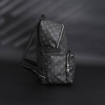 louis Vuitton Lv Discovery 经典老花双肩包 涂层帆布，牛皮革饰边，五金Logo标志，专用里内里直男必备款。 Size：37*40*20