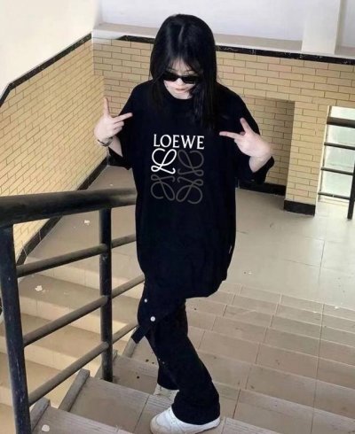loewe 罗意威圆领短袖半袖T恤 面料采用260克纯棉双纱食毛面料 双线二本针压线 久洗不变形 原版定制三标 高端进口印花 随意水洗 情侣可穿 男女同款 黑色
