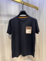 型号Hl118#，爱马家 2025春夏最新贴布马头刺绣男士圆领T恤衫，胸前别致的拼接贴布设计激光贴皮饰边 进口小羊皮制作 ，搭配标志性马头刺绣，多种高端工艺叠加