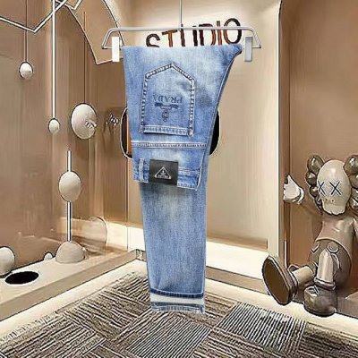 普拉达 2025官网高端新品原单少数帅爆牛仔裤，百分百原单 百搭神器！今年最新流行的风格设计款式，剪裁设计挺拔有型！低调不失奢华 超有Feel上身精致跃然，简单