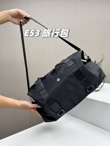 高端大气上档次，不大不小超实用，这款上身真的很气质很高端很好看！Lululemon最新款运动旅行包，各国际大品牌都在出的经典款式，男女通用，干湿分离，容量超大，