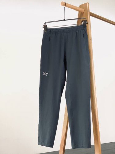 arcteryx 始祖鸟 Gamma Mx Pant 男子长裤！！！ 这个系列中最Ok的软壳裤，具有通用性能和防护性。 这款裤子版型太版正辣，好显瘦，又舒服！！