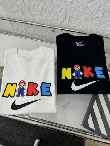 nike 耐克 Nk 25Ss胸前彩色超级玛丽卡通玩偶印花情侣短袖T恤 小红书热门爆款，明星网红同款穿搭，男女日常通勤穿搭必备单品！ 高品质260克高克重双纱面