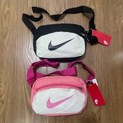 nike耐克大勾子多功能运动休闲腰包单肩包 斜挎包 颜色：黑色 粉色 尺寸：18X26X09Cm 肩带：120Cm 810