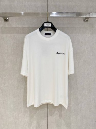 Louisvuitton 路易威登 2025春夏新款首发专柜最新款短袖圆领T恤 高端订制 设计前卫时尚！品牌Logo重工艺设计 高端定制面料.手感柔软.穿着舒适