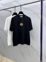Lululemon 2025Fw春夏新品圆领打底外穿T恤，立体感Logo常规半袖纯棉打底T恤，柔软而有韧性。工艺处理，韧性和抗皱性能得到大幅度提高。剪裁到位，胸