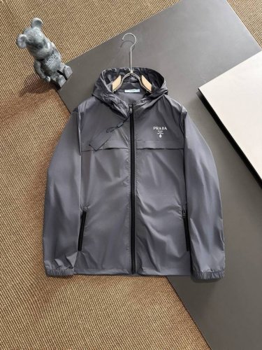 pins Prada 经典款机能休闲外套拉链防水设计、普拉达防晒面料和谐又时尚没有违和感、亚太地区订单台湾外贸公司原单货产地意大利、材质精致细腻似乎是普拉达专利