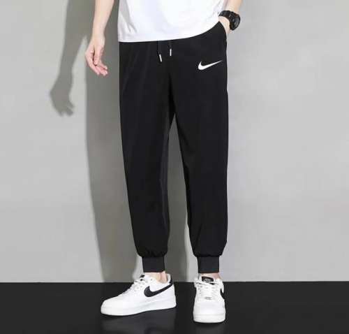 Nike 耐克小钩超百搭经典春季螺纹运动卫裤束脚裤收脚裤休闲裤 ｜无敌版型｜｜男女同款｜ 面料采用超高品质华棉 最大的优点就是亲肤性跟保形性好 顶级面料带来超舒