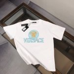 110Cver*Sace 范思哲 25Ss专柜同款圆领短袖T恤～标志性品牌Logo印花点缀～定制棉质面料～ 厚板立体！衣服偏厚使整体高透气和柔软性的质感更加凸显