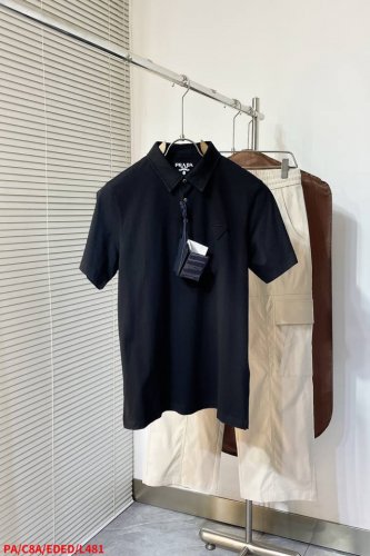 L481 paprada25Ss三角标Olo衫 面料采用100%纯棉面料，面料舒适，柔软细腻 同缸染1*1。成衣后加柔洗水 手感柔顺不变形不缩水 胸口定制倒三角