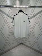 巴黎 25Ss新款Hi There + Dripley做旧白色平纹针织中号版型T恤！正面和背面饰以Hi There + Dripley艺术作品， 右袖饰以Bal