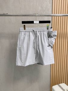 始祖鸟2025春夏新款男士休闲短裤 高端货简洁时尚大方 定制原版进口面料 简洁利落又清爽 品质做工细节经得起任何形式检验简约大方百搭款 上身优雅帅气 码数 M-