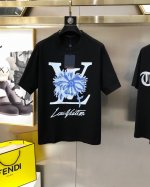 lv 路易威登2025春夏新款原单男士圆领短袖T恤 专柜同步售卖 高端品质 高版本 Os版型阔版 时尚百搭爆款定制进口双股100%纯棉面料 胸前印胶字母Logo