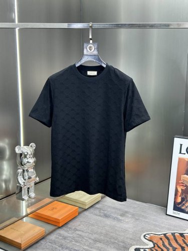 Gucci 2025春夏新款首发专柜最新款短袖圆领T恤 高端订制 设计前卫时尚！品牌Logo重工艺设计 高端定制230克面料.手感柔软.穿着舒适.专柜级别精致车