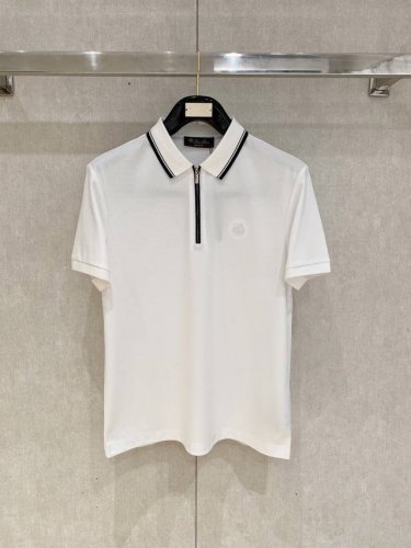l夏季新品翻领Polo短袖 时尚单品设计，更加时尚舒适，高标准定制，上身非常有型，奢华品牌经典Logo图案 客供辅料，客供进口舒适透气面料质感非常细腻，细节工艺