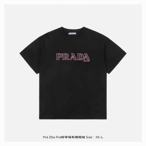 Prada 普拉达 25ss Prd粉字母刺绣短袖 面料采用260克重双纱精梳棉，定制32支1*1螺纹，成衣两遍水洗处理，面料舒适亲肤无异感，定制定染面料，纺织