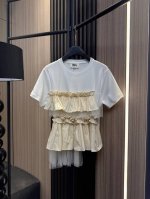 Mm6 2025年新版 春夏如此百变，恰到好处的潮流感 下摆拼接网纱元素显瘦又提升整体质感，随意搭配牛仔裤就超好看！轻松穿出甜酷感，不挑身材走路自带风，让你从此