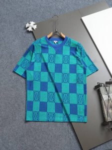 loewe 罗意威 25Ss专柜同款棋牌格提花毛巾情侣款 采用毛巾面料精心制作 饰以同色调提花图案 突显罗意威经典的Logo提花厚板立体 衣服偏厚使整体高透气和
