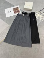 高品质Dior*2025夏季新款 长款压褶半裙 蜜蜂刺绣装饰 搭配腰带 经典版型设计 版型配色都好穿不挑人 两色Sml