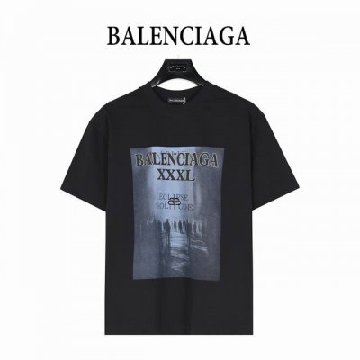 balenciaga 巴黎世家 锁扣Logo人影数码印花短袖T恤 采用高品质面料，重量达到270克纯棉，确保了穿着的舒适度和透气性。 细节之处彰显精致，搭配32