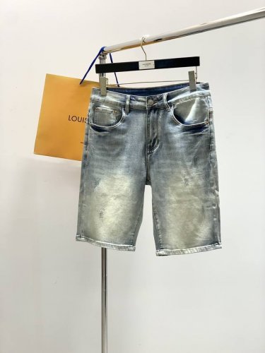 louisvuitton 路易威登，2025夏季新款，专柜同步有售，原单狠货，水洗休闲牛仔短裤，进口原版水洗弹力面料，舒适有弹性，顶级印花工艺字母图案Logo，