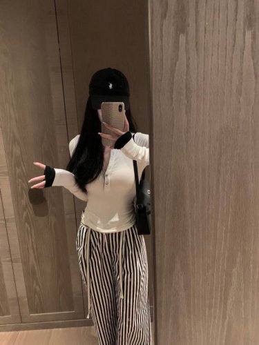 chrome Heart 假两件上衣 范文烫钻拼接袖上衣 V领打底衫 修身版型超显瘦 单穿打底都