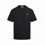 ysl 圣罗兰 经典刺绣字母Logo短袖 胸前高密刺绣Logo 原版1:1针织纯棉280克重面料 同色定制色织色染高密度螺纹 采用进口田岛高密度重工刺绣机绣花