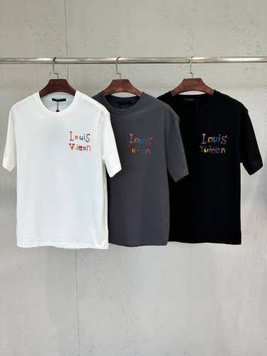 新品 香港洋行渠道货，2025春夏新款He*Mes烫钻印花3D图案标识纯棉圆领短袖T恤。这款T恤的面料采用了客供定制精纺长绒棉布，质地柔软且透气性好，即便是炎炎