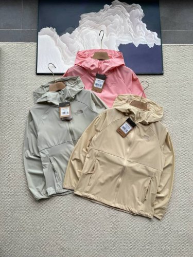 薄如蝉翼 轻若无物 tnf 北面 25夏季新款女士户外防晒防水皮肤衣 采用客供Windwall科技面料 可以大幅度降低风雨天气带来的影响 活动方便且透气 尽享舒