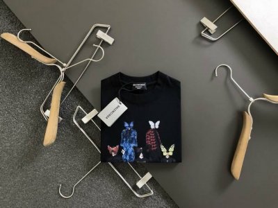 ba*微宽版型S-Xl 25早春潮牌人物直喷工艺重磅短袖，高端品质专柜原单圆领援助，顶级制作工艺进口面料，专柜款独特设计，采用进口高端订制进口丝线手感一流！官网