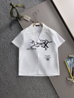 始祖鸟2025夏季经典Logo设计满印衬衫，轻薄棉质全身数码印花，采用优质聚酯纤维面料，精心打造标准版型，休闲时刻百搭款！经典Logo非常养眼醒目，彰显出高奢的