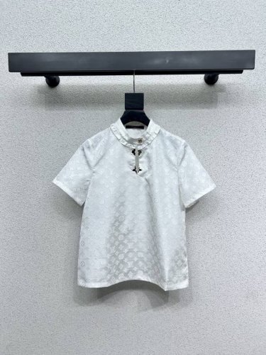 L家金属设计提花短袖上衣 经典又有型 各种都能完美驾驭～高级成衣做法，细节美到爆！精美又日常，轻松驾驭！质感棒棒哒！减龄 时髦休闲少女感，强推 高品质 尺码Sm