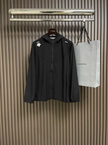 descente 迪桑特 夏季新品男士户外休闲冰丝速干防晒皮肤衣！日常刚需必备款式．舒适透气多功能！面料防晒速干，透气性贼啦啦的好冰感极强，专业轻量防晒皮肤衣，