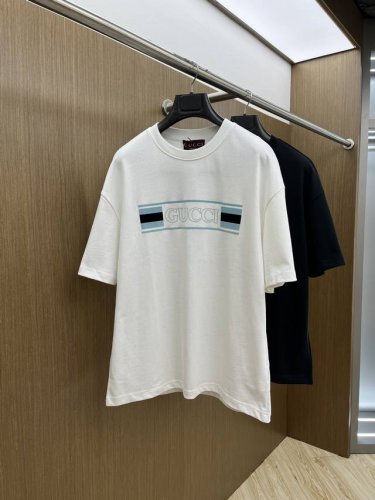 Guc Ss夏装新品 专柜在售 最新系列图案Logo短袖T恤 必须人手一件的节奏！ 进口顶极精梳棉面料，极为亲肤舒适 摸上去非常的细腻，质感很好，完美体现立体感