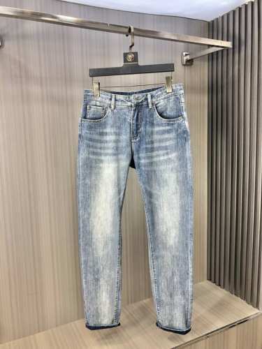 Dg2025年春季最新品牛仔裤出入专卖店无压力 专柜热销款 品味与价值共享 身穿着非常舒适 低调不失奢华 穿出去非常有档次,裤型款式和裁剪亦无需多言 上身精致跃
