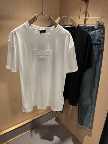 fen*I 芬*迪2025春夏新款Fd家族Ff男女同款短袖T恤，男女同款百搭极简短袖。意大利原厂订单，Fd家族人气单品，简约纯色系打造。Fd家族经久不衰的标志性