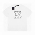 90 高品质Lv25Ss印花短袖！胸前品牌字母Logo大牌感十足！高端大气完美演绎，经典圆领不挑人版型上身巨显瘦 面料采用230克纯棉面料，保证舒适性同时透气冰