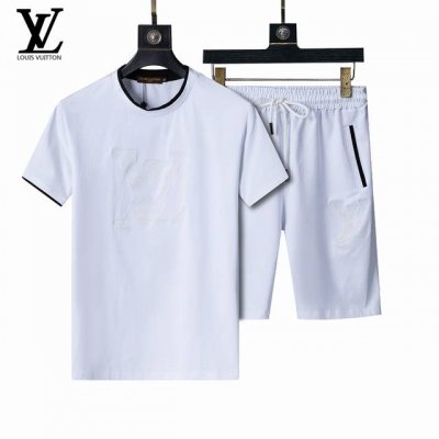 2025 LⅤ驴家 春夏官网同步新款圆领短套装， 款式时尚 帅气，面料舒适，做工严谨 ，走线工整。上身效果好 码数 M-3Xl 颜色 黑色 白色