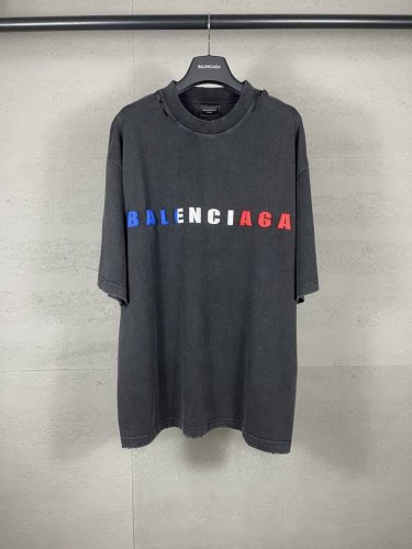 细节图 顶级版本.官网品质 Balenci*Ga 巴黎.25Ss最新款.巴黎英文彩色Logo发泡印花水洗磨烂做旧短袖T恤.砖柜同步.面料采用巴黎Zp定织定染全棉