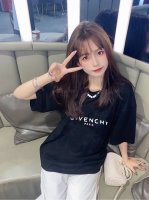 上新！Givenchy纪梵希新款短袖T恤，夏季必入单品！真的超酷！ 高密针织圆领设计，平整简约！亲肤透爽！T恤面料的柔软性舒适性无可挑剔！男女均可驾驭，打破性别