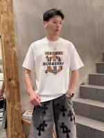 巴宝莉 2025春夏新款男女同款短袖T恤 定制专属纯棉面料 定制原版工艺螺纹 胸前重工字母Logo工艺设计 简约大方 从容百搭 档次极高 完美融入时尚还有风情感