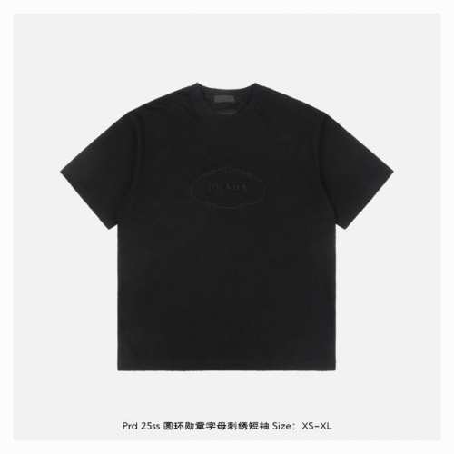 prada 普拉达 25Ss 圆环勋章字母刺绣短袖 面料采用230克重精梳棉，定制32支1*1螺纹，成衣两遍水洗处理，面料舒适亲肤无异感，定制定染面料，纺织密度