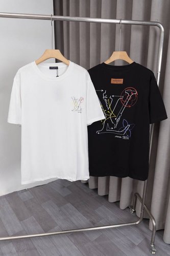 x021 2025年新款路易威* Louis Vuitto*采用260克高品优质双纱纯棉面料T恤，前后Lv字母Logo印花工艺，时尚而奢华百搭，男女同款。颜色：