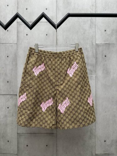 gucci 2025 Ss春夏新款 刺绣款 提花棉质休闲沙滩短裤 满身双G互扣Logo图案 粉色字母Logo刺绣 弹力松紧带腰围 内里呼应粉色里布 金属拉链按扣