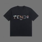 高端品质 Fendi 2025Fall 春夏系列 卡通动漫Logo短袖T恤 区别普通印花 定织270G32支双纱纯棉面料 宽松版型 男女同款 Size：S M