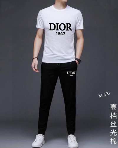 直 Dior迪奥 胖子福音 2025官网同款.世界知名奢侈品牌.夏季男士 双丝光 高品质货套装 采用进口原单面料 ，当季时尚潮流款，百搭爆款。简洁大方，精密的车