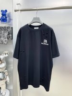 bal*巴黎 2025夏季新款多元素破洞大幅字母Logo最新品短袖 Dd 专柜同步有售，原单狠货，时尚进口原版科技面料，上身舒适透气，原版定制五金辅料，上身帅气