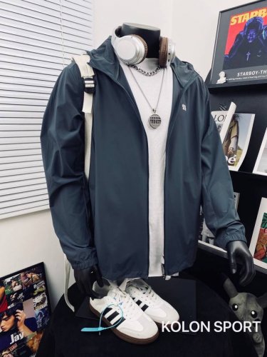 kolon Sport可隆爆款清凉连帽防晒外套男女同款 高品质顶级版本，区别市场通款，掌柜严选 公司贸易渠道！穿在身上没有感觉，好像和身体融为一体，超 轻薄透气