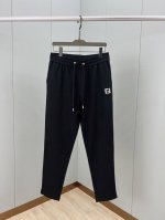 P200 Fendi.芬迪 25春夏男装新款刺绣标识针织休闲长裤，正面左侧饰有Ff立体刺绣+后幅贴袋饰新季元素小怪兽Fendi Eyes刺绣设计，抽绳松紧腰带，